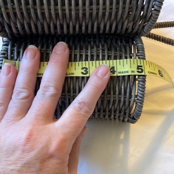 Gray wicker utensil holder - Picture 6 of 9